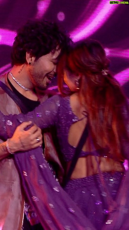 Manisha Rani Instagram - A few years back, Manisha could not have thought of being here, on this stage, dancing with you as you sing to her! 🥺 Thank you @tonykakkar for visiting the BB house and creating unforgettable memories with and for Manisha 💜😊 This dance is one of the most beautiful highlights in Manisha's dream of being in the Bigg Boss house 🙏❤️ @officialjiocinema @endemolshineind #ManishaRani #ManishaRaniForTheWin #ManishaIsTheBoss #voteformanisharani