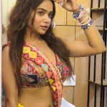 Manisha Rani Instagram - Two days to go for Jamna paar❤️ R uh guys excited ? App logo ko ye look kaisa laga ? Comments mei jarur btaye🤗 #manisharani#1piece#mrani