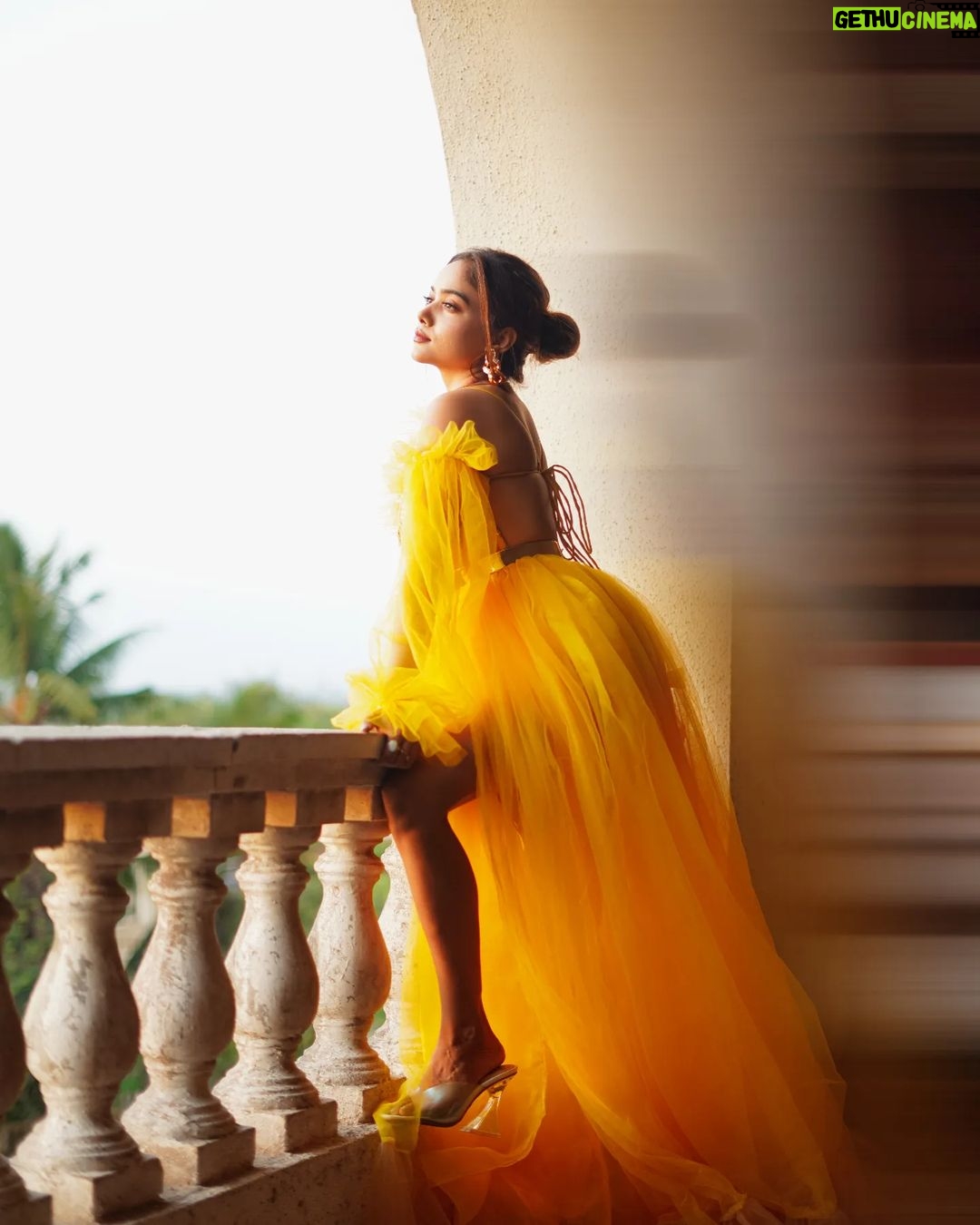 Manisha Rani Instagram - Bihar ki Shaan, Manisha Rani hai Naam 💛✨ Photographer: @rk_fotografo Outfit: @sumanfashionmaker @officialjiocinema @endemolshineind #ManishaRani #BiharkiShaan #mungerkijaan #Trending #BiggBossOTT