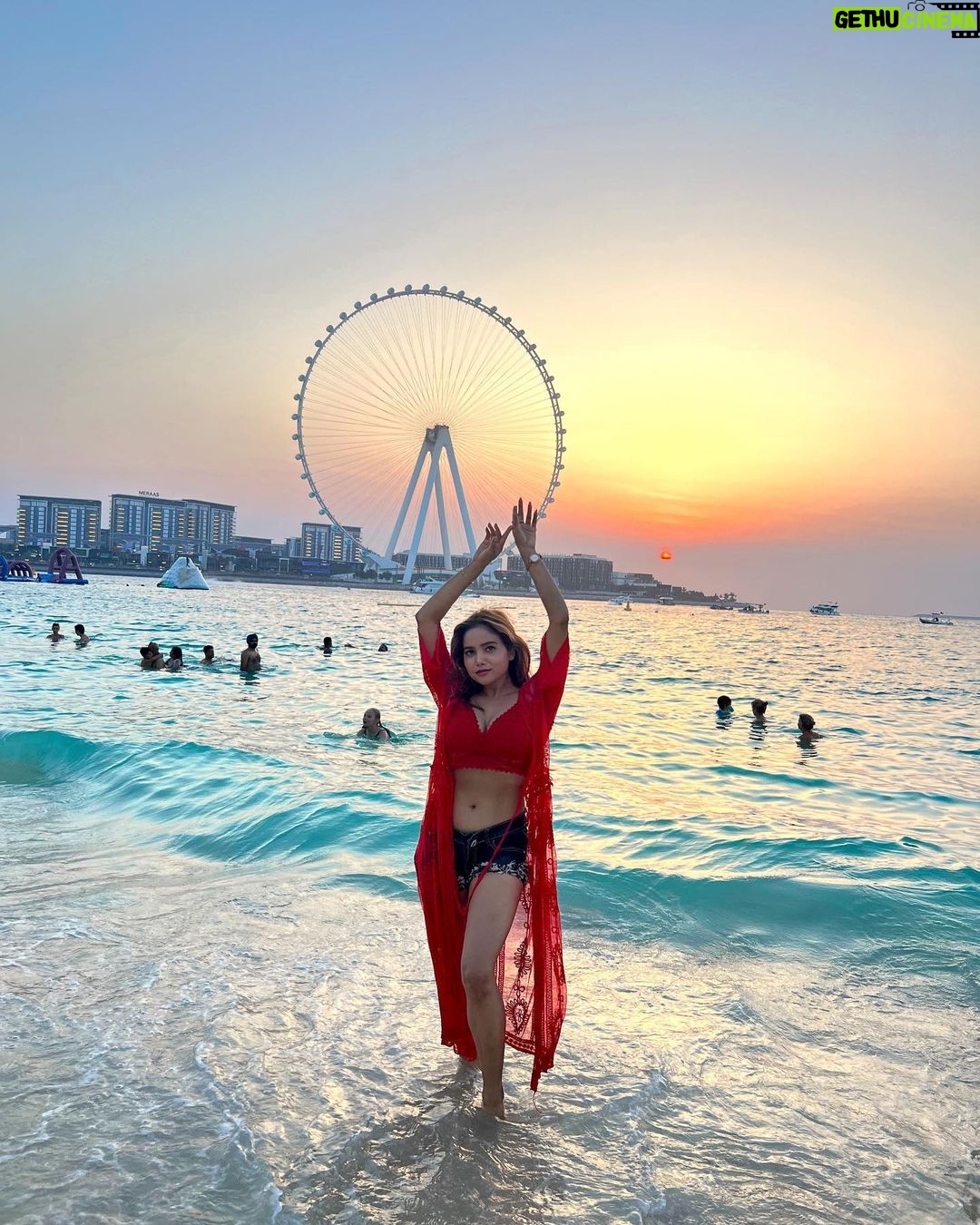 Manisha Rani Instagram - Shine like the whole universe is yours! Marina beach dubai