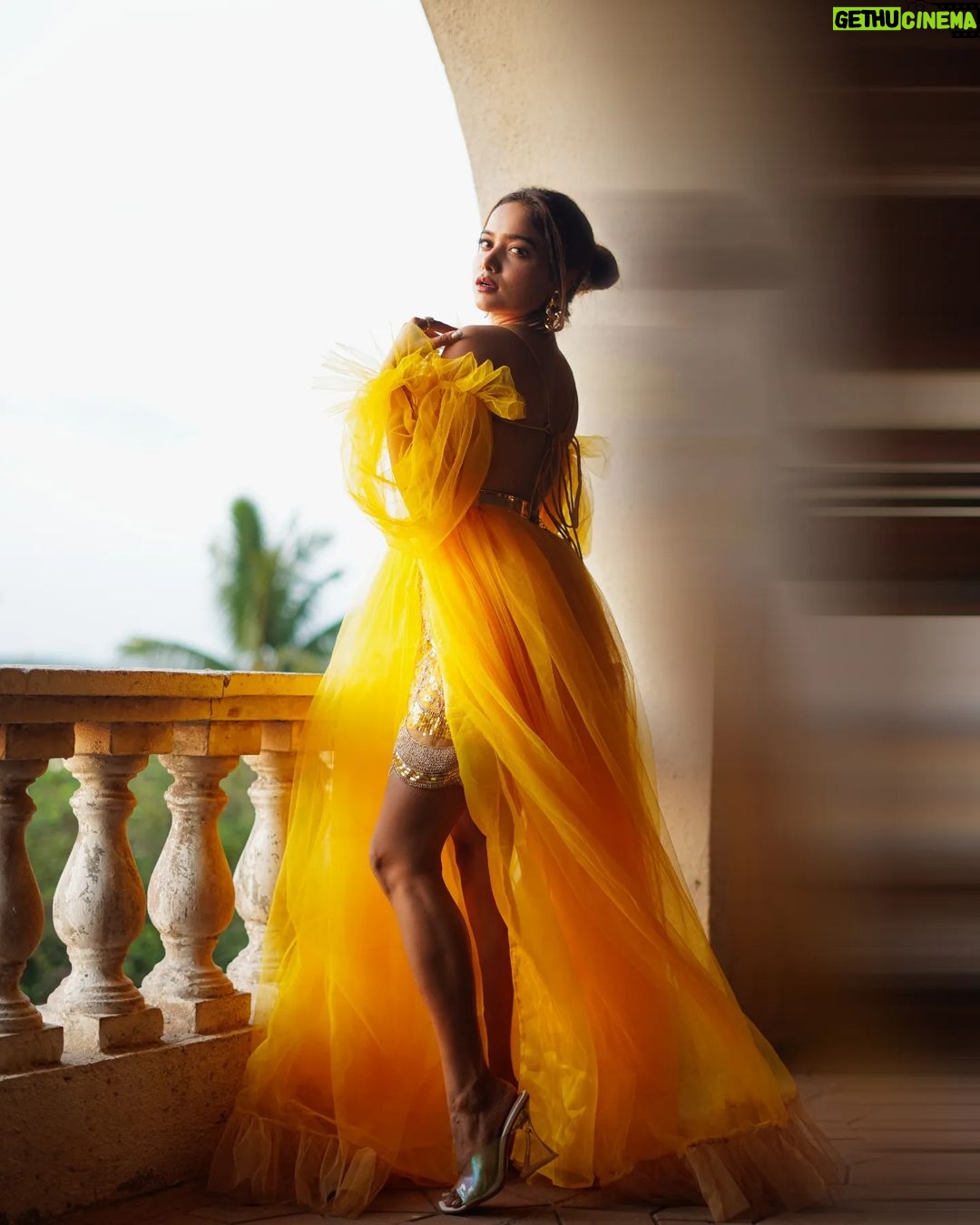 Manisha Rani Instagram - Bihar ki Shaan, Manisha Rani hai Naam 💛✨ Photographer: @rk_fotografo Outfit: @sumanfashionmaker @officialjiocinema @endemolshineind #ManishaRani #BiharkiShaan #mungerkijaan #Trending #BiggBossOTT