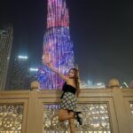 Manisha Rani Instagram - JEE karda ki koi toh dila de burj Khalifa😉☝️ Burj Khalifa, Dubai Fontain