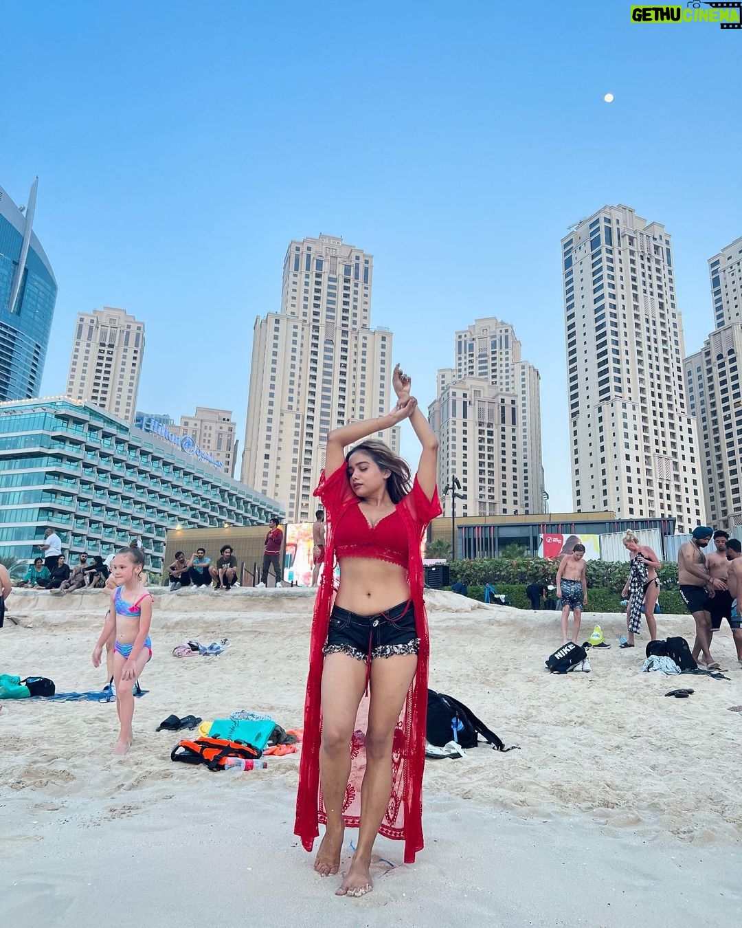 Manisha Rani Instagram - Shine like the whole universe is yours! Marina beach dubai