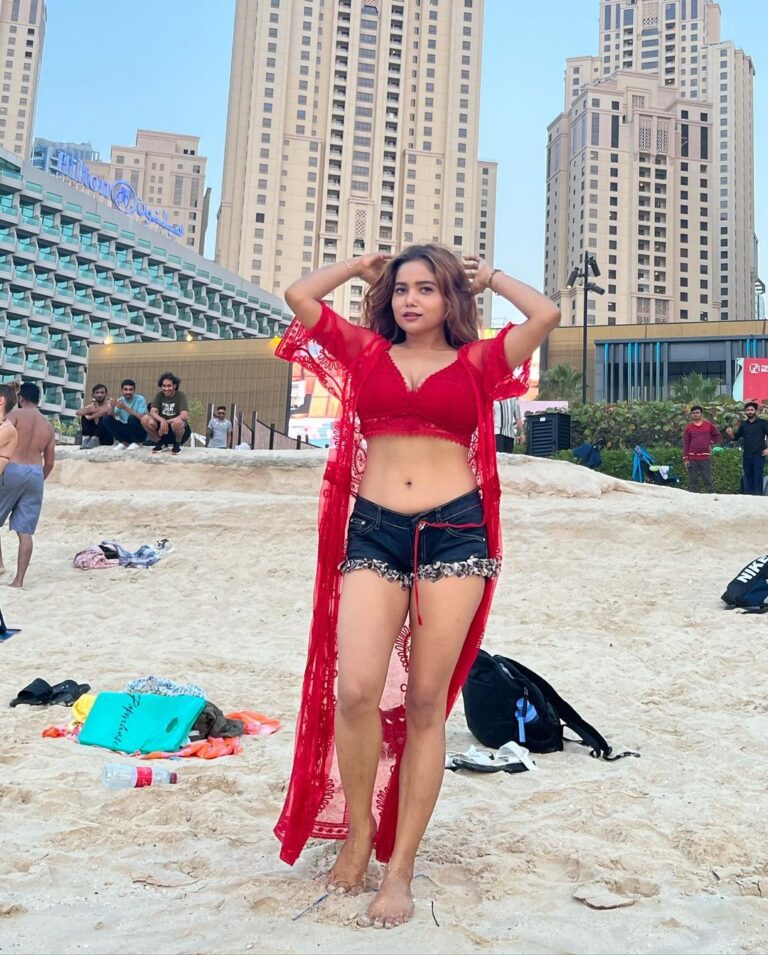 Manisha Rani Instagram - Shine like the whole universe is yours! Marina beach dubai