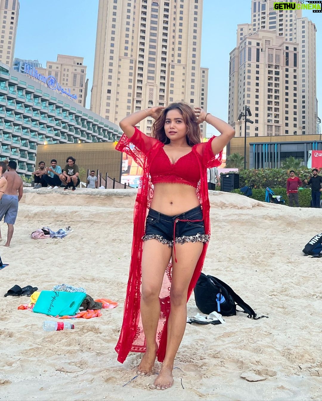 Manisha Rani Instagram - Shine like the whole universe is yours! Marina beach dubai