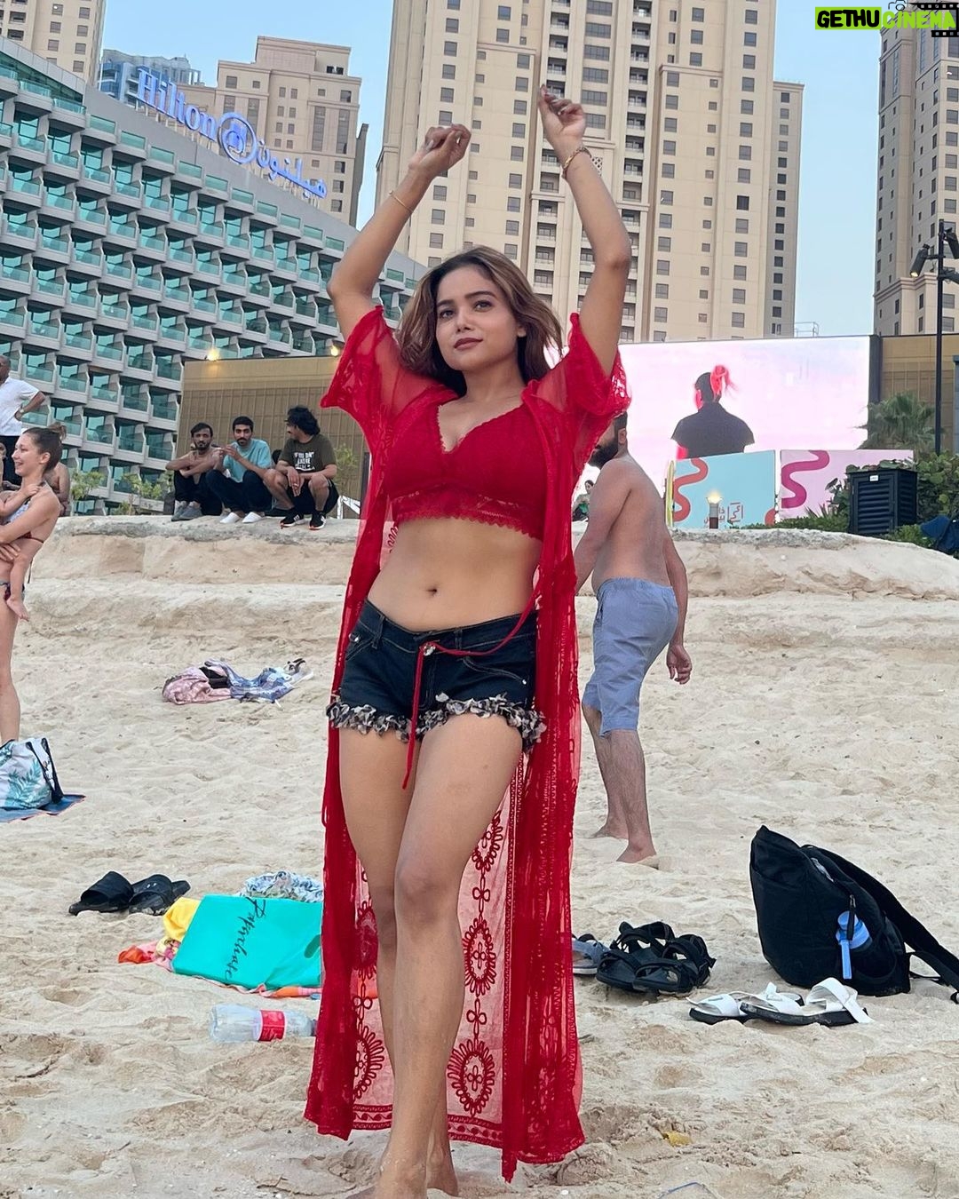 Manisha Rani Instagram - Shine like the whole universe is yours! Marina beach dubai