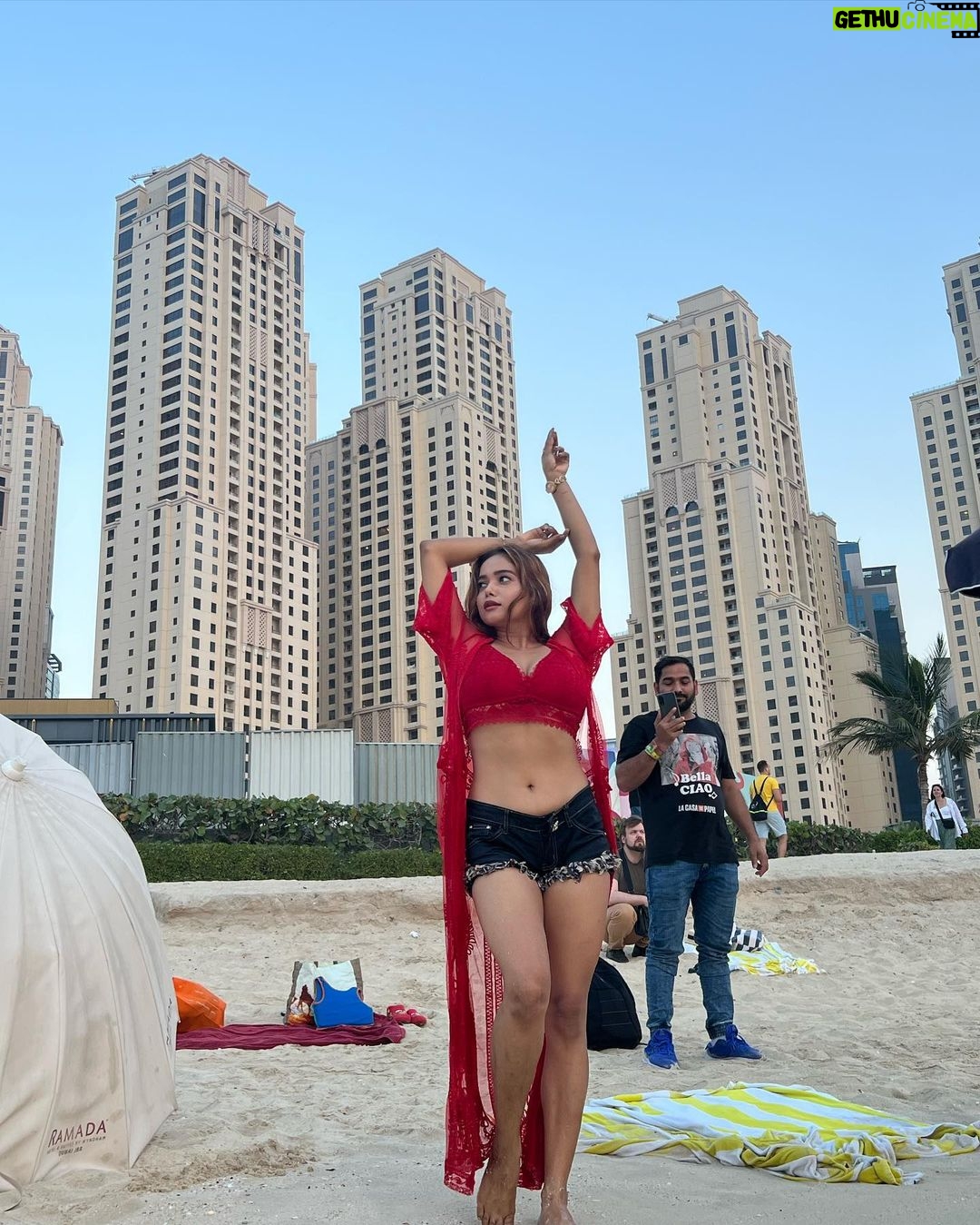 Manisha Rani Instagram - Shine like the whole universe is yours! Marina beach dubai