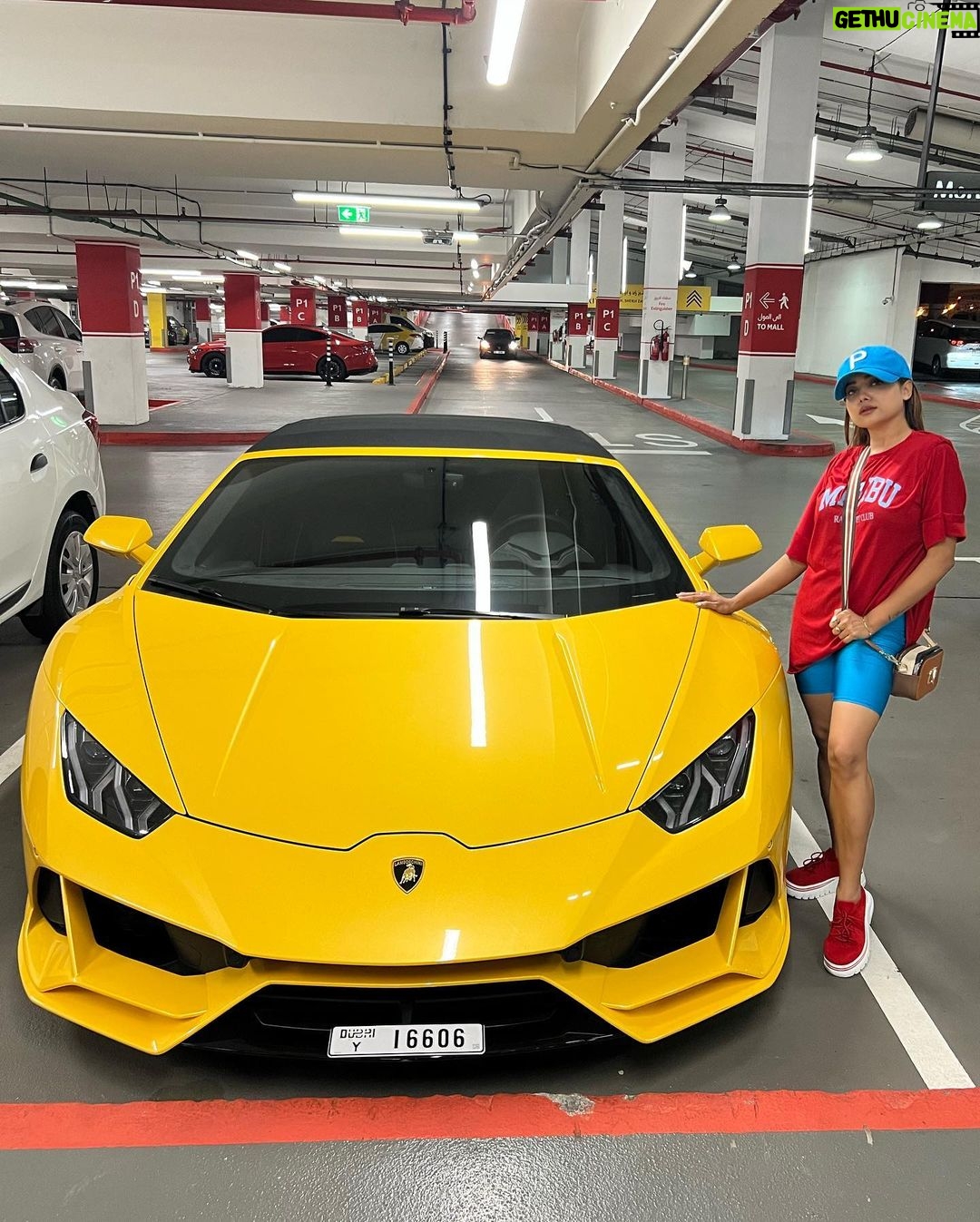 Manisha Rani Instagram - Style mei rehne ka🤭😉 Dubai, UAE - دبي ألاِمارات