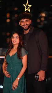 Manisha Rani Instagram - This one with my best buddy @fukra_insaan ❤️ #barish#1piece#mrani#manishasquad#abhisha🤗 Makeover- @ayeshamakeovers_ Outfit - @vidhicollection_lokhandwala