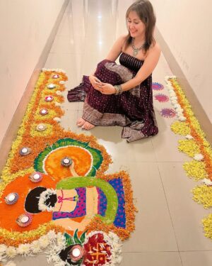 Manjari Fadnnis Instagram - Happy Diwali ❤️ 

Outfit : @bohemybymichelle 

#diwali #indianfestival #indian #rangoli #art #artist