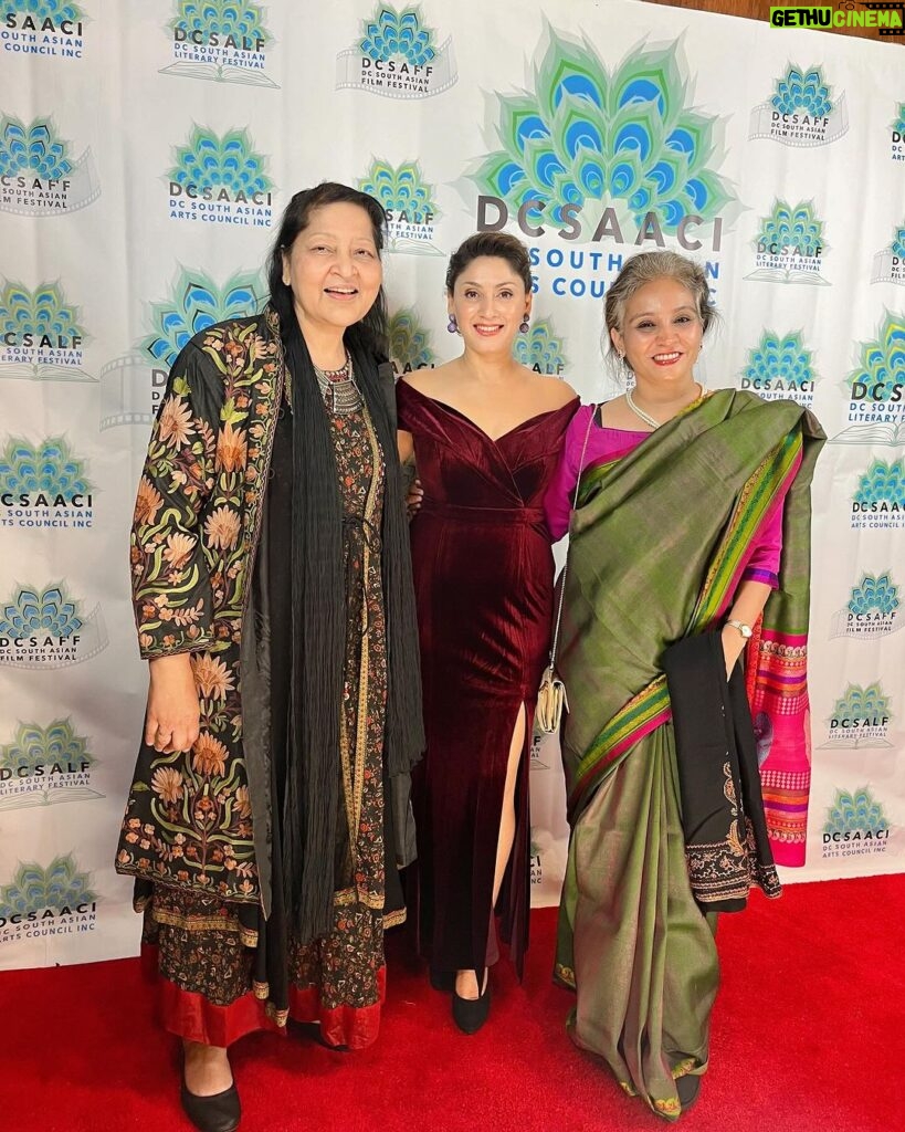 Manjari Fadnnis Instagram - Here are some from the opening night of the DC South Asian Film Festival. Jewellery : @the_jewel_gallery #filmfestival #dc #washingtondc #southasianfilmfestival #manjarifadnis #chaltirahezindagi #indian #indianactress