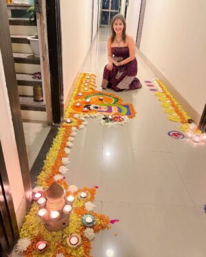 Manjari Fadnnis Instagram - Happy Diwali ❤️ 

Outfit : @bohemybymichelle 

#diwali #indianfestival #indian #rangoli #art #artist