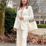 Manjari Fadnnis Instagram - Covering a multitude of sins in White…. 😉❤️‍🔥 Jewellery : @the_jewel_gallery Thankuuu for clicking my best pic of the night @nathalia_syam 🤗 Thankuuu for that gorgeous purse Aditi ❤️@thtbrowngirl Love it! #color #colour #white #quotes #quoteoftheday