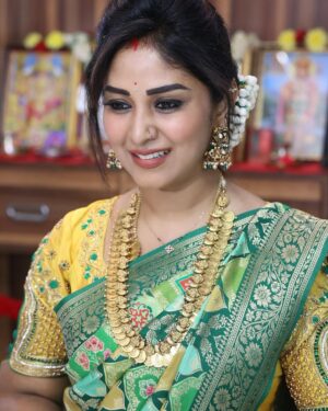 Manjula Paritala Instagram - #allabt sathyanarayanaswamy pooja at home #fullvideoonyoutube #manjulanirupam #linkinbio👆 
#banarasisaree @banaras_gallery_hyd