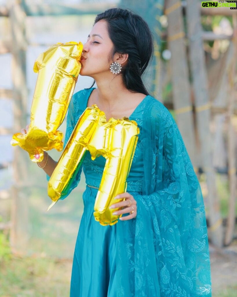 Manjusha Martin Instagram - Finally ♥️ Dream Come True ♥️ ♥️ 1 Million YouTube Family ♥️ There is no secrets to success. It is the result of preparation,Hard work, and Learning from Failure ☺️ Success is Not final, Failure is Not Fatal: it is the Courage to continue that counts PC @gary_photography__ ☺️ Kadamakkudy