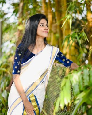 Manjusha Martin Instagram - Accept yourself,Love yourself and keep moving forward.if you want to fly,you have to give up what weighs you down 💙🤍clicks By @roshan_wilson1