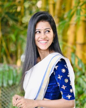 Manjusha Martin Instagram - Accept yourself,Love yourself and keep moving forward.if you want to fly,you have to give up what weighs you down 💙🤍clicks By @roshan_wilson1