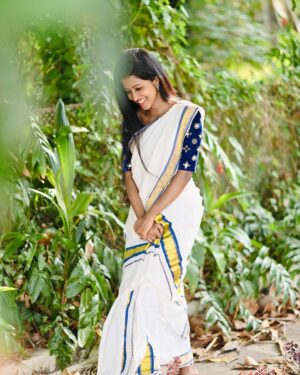 Manjusha Martin Instagram - Accept yourself,Love yourself and keep moving forward.if you want to fly,you have to give up what weighs you down 💙🤍clicks By @roshan_wilson1