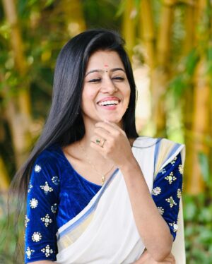 Manjusha Martin Instagram - Accept yourself,Love yourself and keep moving forward.if you want to fly,you have to give up what weighs you down 💙🤍clicks By @roshan_wilson1