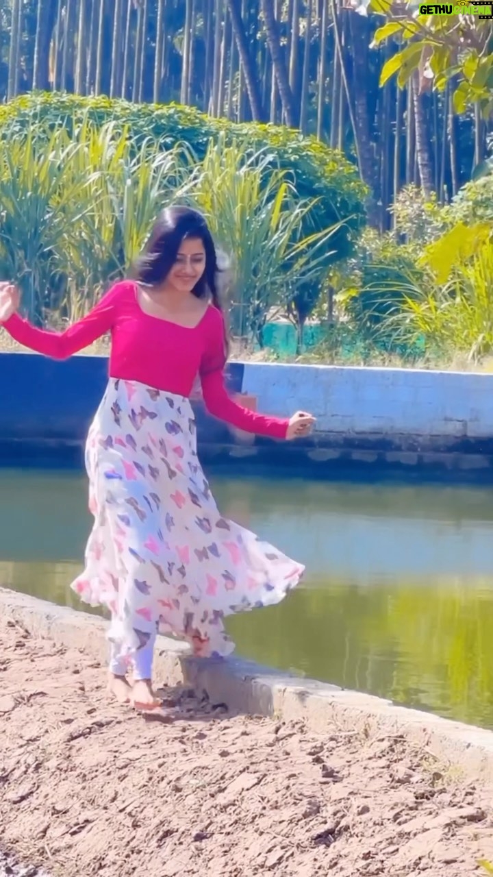 Manjusha Martin Instagram - Etrayo Jenmamayi ❤️🔥 Cam @maneeshamartin1 🥰😚❤️🔥 Direction and Editings Njan thane 😁 Location @thanimafarmlife @reynoldscaria