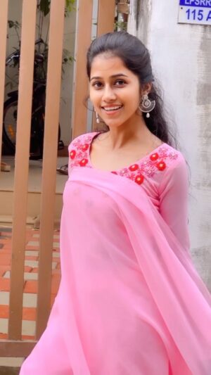 Manjusha Martin Instagram - Cute dress from @vamika_fashion 🥰 cam @maneeshamartin1 ❤️‍🔥