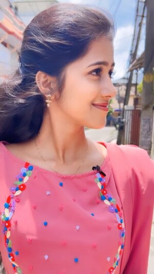 Manjusha Martin Instagram - Cute Outfit from @threadandblossomshoppinghub 
Cam @maneeshamartin1 🥰😘