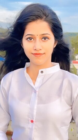 Manjusha Martin Instagram - Ok Kanmani 🥰 Very quick one 
Cam @martinkm2020 🥰