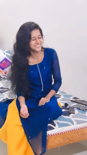 Manjusha Martin Instagram - Santhwanam 🥰New entry ❤️need all your blessings and support 🥰 @asianet 
Cam @maneeshamartin1 molde expression edukan pattillallo 🤣🤣