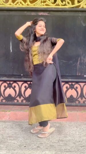 Manjusha Martin Instagram - ❤️ Thank you so much for all your unconditional love and Supports 😚 love you all 😚 @rani.martin6 Amma 📷 outfit @blossom_stores.collection 😍