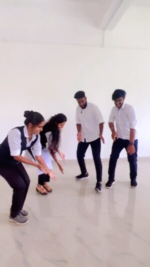 Manjusha Martin Instagram - Golumal 🙈😹🥰 With friends ❤️‍🔥 Cam @binitha_ajith 😘Inframe @aleesha_prakash 😘@_caped.__.crusader_ ❤️‍🔥 @ajay.gopal____ ❤️‍🔥