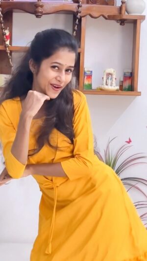 Manjusha Martin Instagram - ❤️‍🔥dress 🧡 @_vintage__violet_  Cam @maneeshamartin1 😚