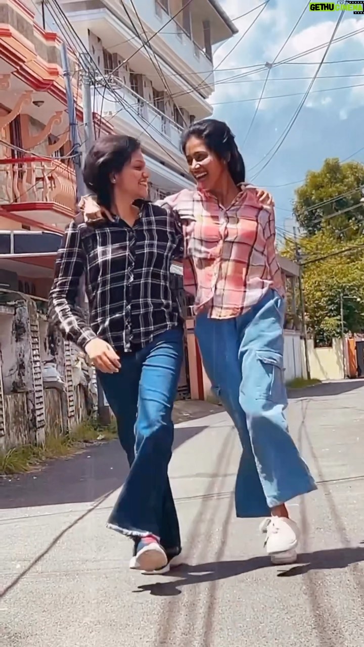 Manjusha Martin Instagram - Little Late 👯♀️But Enjoyed a Lot ♥️🥹 sisters things @maneeshamartin1 ♥️🫂 Cam @martinkm2020 papa 😚♥️
