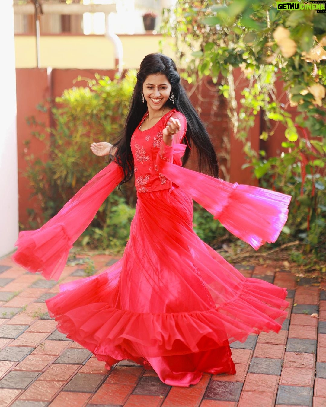 Manjusha Martin Instagram - Beauty is how you feel inside,& it reflects in your eyes.♥️ Pc : @gary_photography__ Costume : @shira__designs ♥️