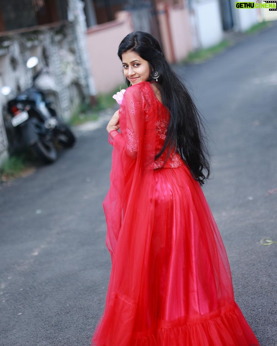 Manjusha Martin Instagram - Beauty is how you feel inside,& it reflects in your eyes.♥️ Pc : @gary_photography__ Costume : @shira__designs ♥️