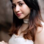 Manvita Kamath Instagram – π¦’
.
.
Outfit : @aarusheindia
Accessories : @kushalsfashionjewellery
@varshini_janakiram
@stilerush_by_varshinijanakiram
@kavya.shivashankar
@vasukikarkone