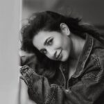 Manvita Kamath Instagram - In frame Actress : @realmanvitakamath 📸 . @sandeep.mv @_sunburstt_ Styled by : @varshini_janakiram @stilerush_by_varshinijanakiram 💄& 💇‍♀️ @abhilasha_kulkarni @harshasingh512 @thenichelabel Shot with @nikonindiaofficial #Z9 & lit with @profoto #B1x #manvithakamath #sandeepmv #portraitsbySMV #sunburstt #nikonZ9 #portrait Bangalore, India