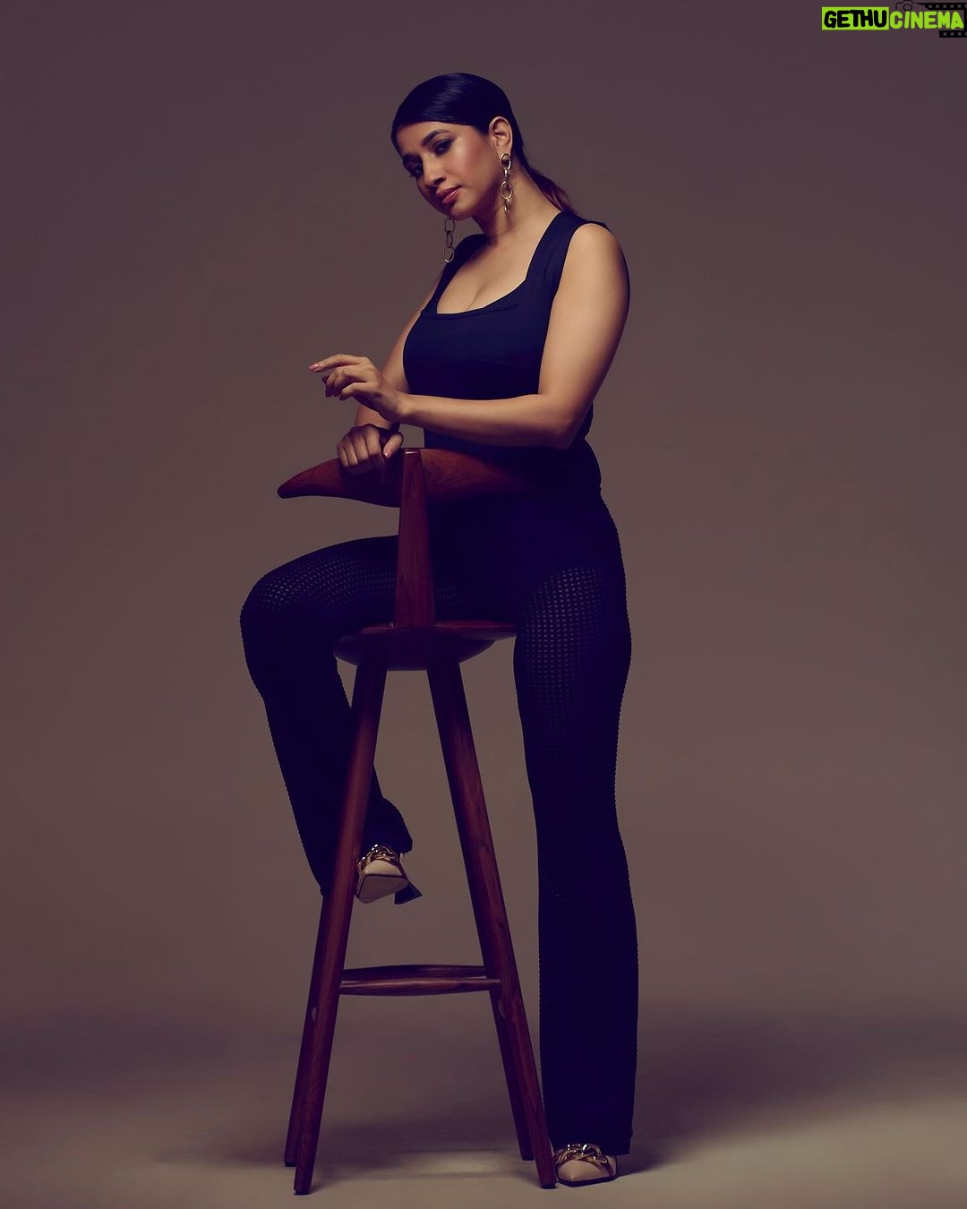 Manvita Kamath Instagram - 🖤 . . . @sandeep.mv @_sunburstt_ @varshini_janakiram @stilerush_by_varshinijanakiram @abhilasha_kulkarni @stilerush_by_varshinijanakiram @thenichelabel