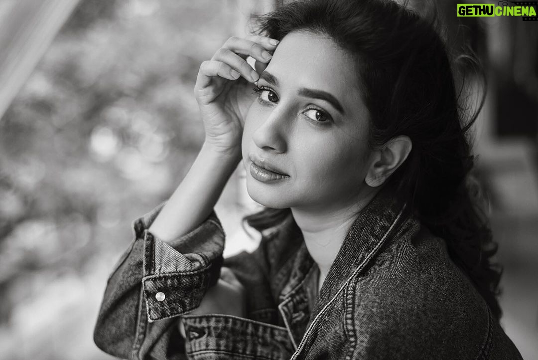 Manvita Kamath Instagram - In frame Actress : @realmanvitakamath 📸 . @sandeep.mv @_sunburstt_ Styled by : @varshini_janakiram @stilerush_by_varshinijanakiram 💄& 💇♀️ @abhilasha_kulkarni @harshasingh512 @thenichelabel Shot with @nikonindiaofficial #Z9 & lit with @profoto #B1x #manvithakamath #sandeepmv #portraitsbySMV #sunburstt #nikonZ9 #portrait Bangalore, India