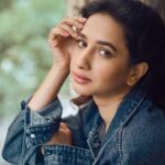 Manvita Kamath Instagram - In frame Actress : @realmanvitakamath 📸 . @sandeep.mv @_sunburstt_ Styled by : @varshini_janakiram @stilerush_by_varshinijanakiram 💄& 💇‍♀️ @abhilasha_kulkarni @harshasingh512 @thenichelabel Shot with @nikonindiaofficial #Z9 & lit with @profoto #B1x #manvithakamath #sandeepmv #portraitsbySMV #sunburstt #nikonZ9 #portrait Bangalore, India