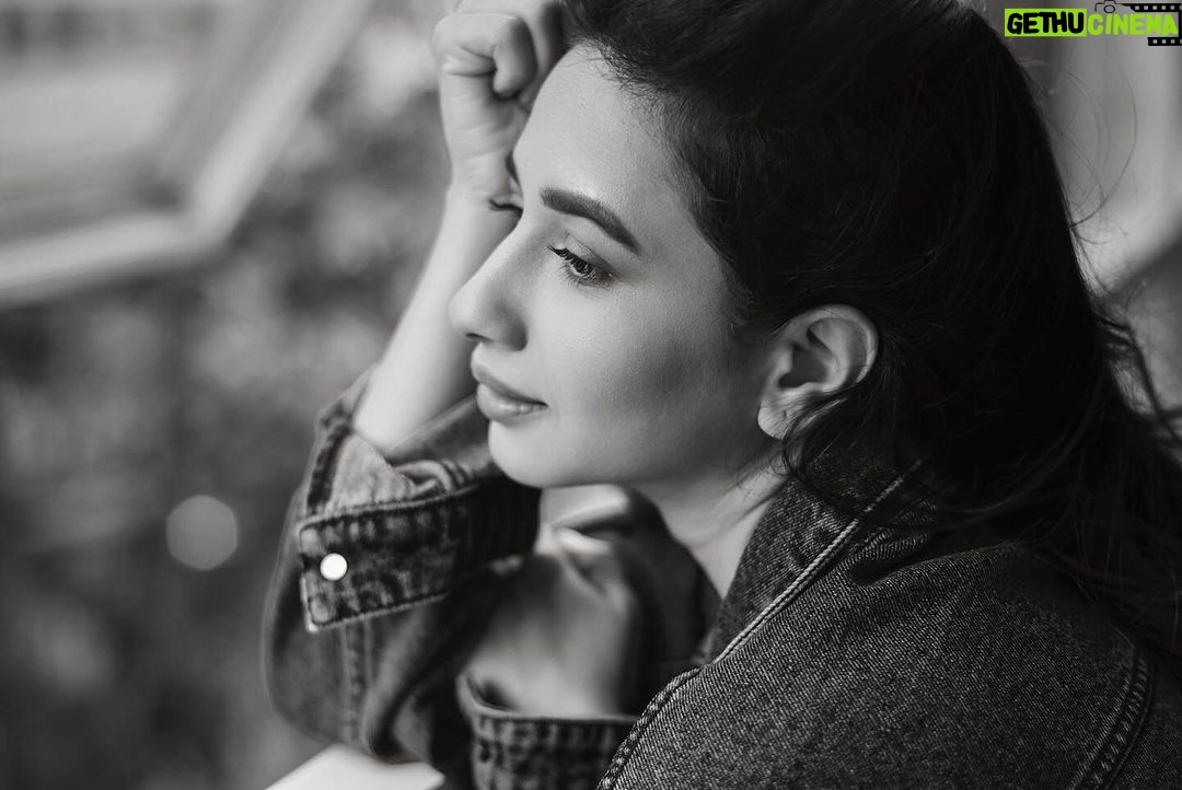 Manvita Kamath Instagram - In frame Actress : @realmanvitakamath 📸 . @sandeep.mv @_sunburstt_ Styled by : @varshini_janakiram @stilerush_by_varshinijanakiram 💄& 💇♀️ @abhilasha_kulkarni @harshasingh512 @thenichelabel Shot with @nikonindiaofficial #Z9 & lit with @profoto #B1x #manvithakamath #sandeepmv #portraitsbySMV #sunburstt #nikonZ9 #portrait Bangalore, India