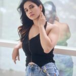 Manvita Kamath Instagram - 🖤 . . . . @sandeep.mv @stilerush_by_varshinijanakiram @varshini_janakiram @abhilasha_kulkarni @harshasingh512 @_sunburstt_