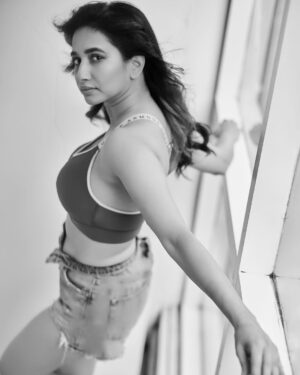 Manvita Kamath Instagram - ⭐️
.
.
.
@sandeep.mv @varshini_janakiram @stilerush_by_varshinijanakiram @abhilasha_kulkarni @harshasingh512 
.
.
#portfolio