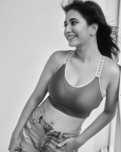 Manvita Kamath Instagram - ⭐️ . . . @sandeep.mv @varshini_janakiram @stilerush_by_varshinijanakiram @abhilasha_kulkarni @harshasingh512 . . #portfolio