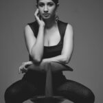 Manvita Kamath Instagram - In frame Actress : @realmanvitakamath 📸 . @sandeep.mv @_sunburstt_ Styled by : @varshini_janakiram @stilerush_by_varshinijanakiram 💄& 💇‍♀️ @abhilasha_kulkarni @harshasingh512 @thenichelabel Shot with @nikonindiaofficial #Z9 & lit with @profoto #B1x #manvithakamath #sandeepmv #portraitsbySMV #sunburstt #nikonZ9 #portrait Bengaluru
