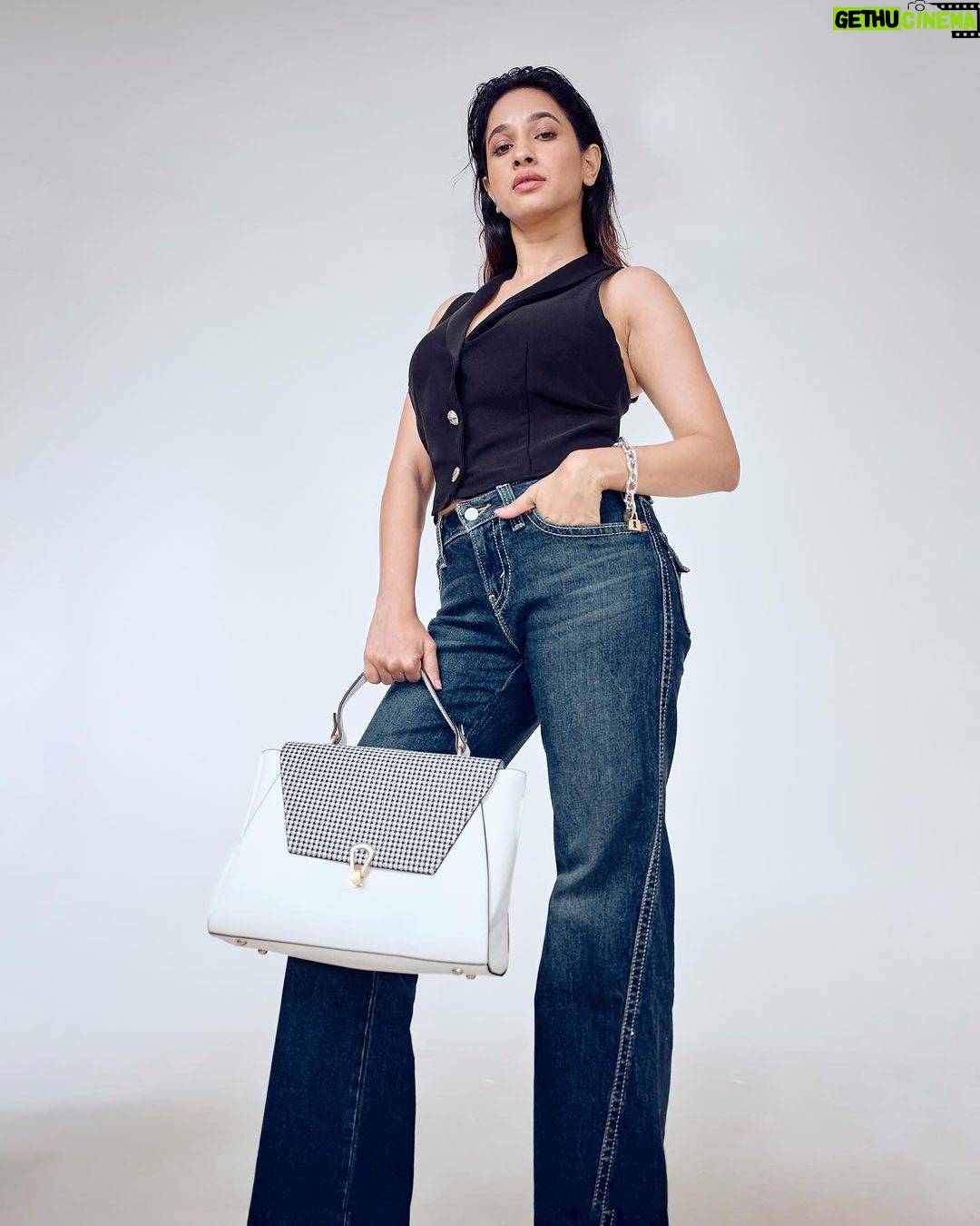 Manvita Kamath Instagram - ♠️ . . . @sandeep.mv @stilerush_by_varshinijanakiram @varshini_janakiram @abhilasha_kulkarni @harshasingh512 @thenichelabel