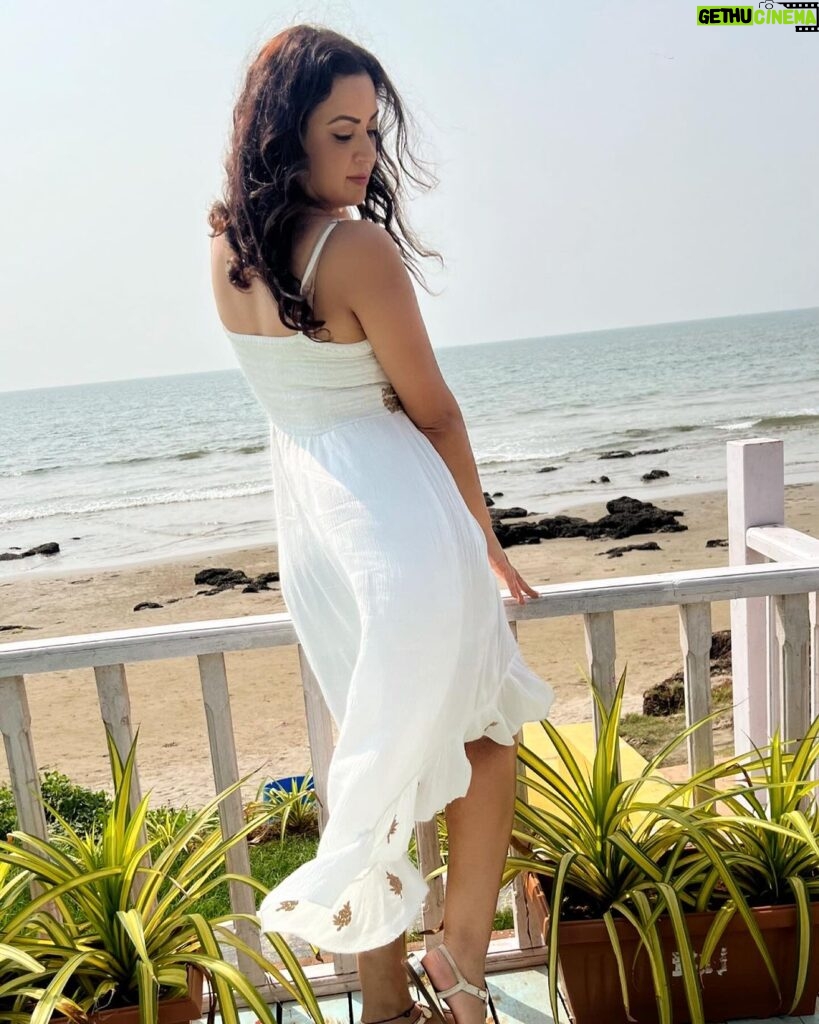 Maryam Zakaria Instagram - Take me back 🤍🏝#Goa #whitedress #summerdress #beachdress #womenfashion #beautifuldestinations #travelphotography #photoshoot Ashwem, Goa