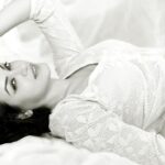 Maryam Zakaria Instagram - Good morning 🤍 📸 @jayeshshethofficial #tbt #photoshoot #photography #model #actress