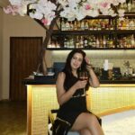 Maryam Zakaria Instagram - Sangria in one hand, Confidence in the other 🍷🖤🔥 #ootd #blackoutfit #sangria #reelsinstagram Shifuku