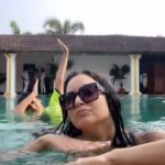 Maryam Zakaria Instagram – Hoping on this trend in the pool with @aryan_thakur2015 😂 

I had such a good time with my son in Goa, missing it already 🥺❤️🏝️

#goadiaries #travelreels #pool #trending #motherandson #vacation #reelitfeelit