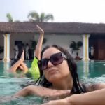 Maryam Zakaria Instagram - Hoping on this trend in the pool with @aryan_thakur2015 😂 I had such a good time with my son in Goa, missing it already 🥺❤️🏝️ #goadiaries #travelreels #pool #trending #motherandson #vacation #reelitfeelit